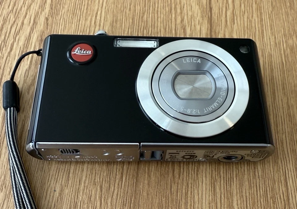 Cámara digital compacta Leica C-lux 3 10,1 MP negra con cargador, estuche y 2 baterías Foto 2 de 4