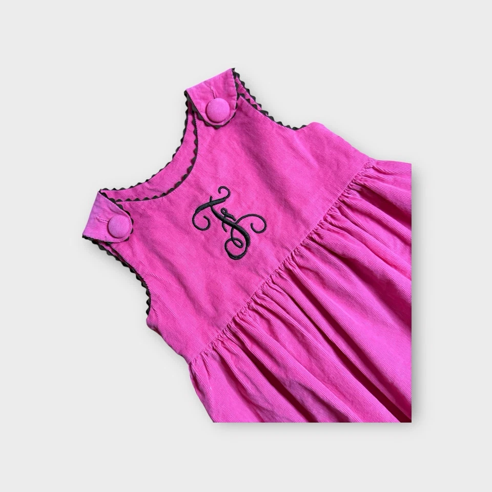 Vestido Delantal Pana Rosa Borde Ric Rac “E” Monograma Southern Tots Foto 3 de 4