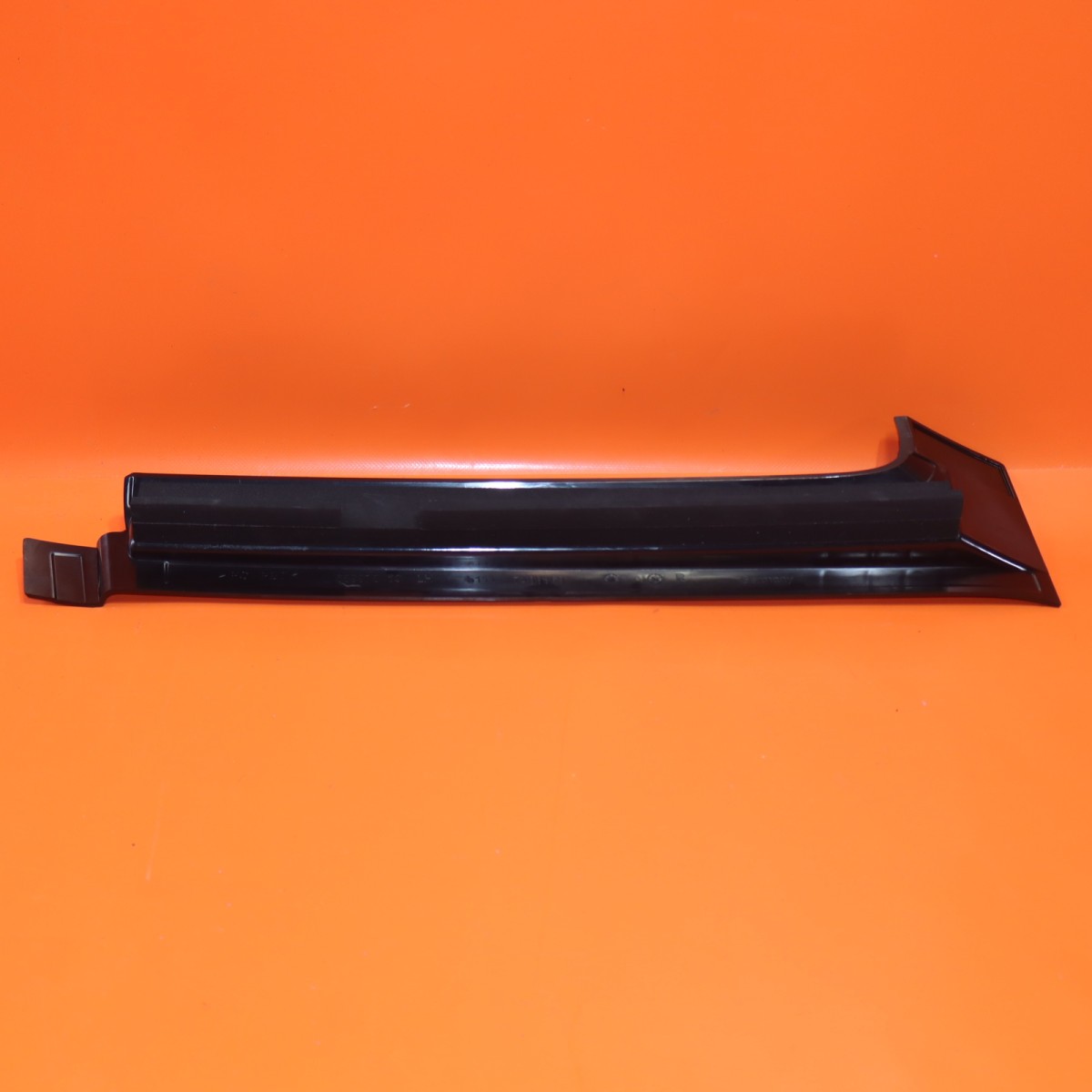 Rolls-Royce Cullinan 2019-2022 Front Left Lower Insert P/N 7499369
