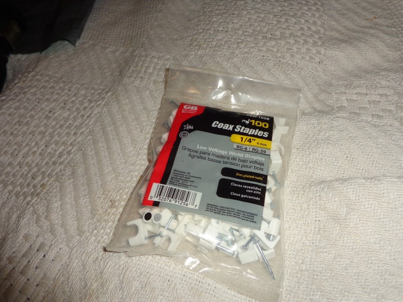 gb coax staples 100ct. 1/4" psw-100b new in bag. white