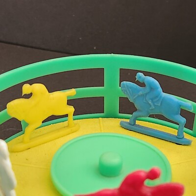 Ancien Jouet De Bazar Mecanique Plastique - Carroussel Maneg