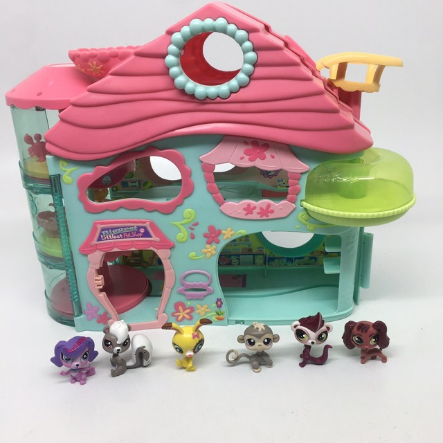 Littlest Pet Shop Biggest Littlest Playset w/ Accessories + 7