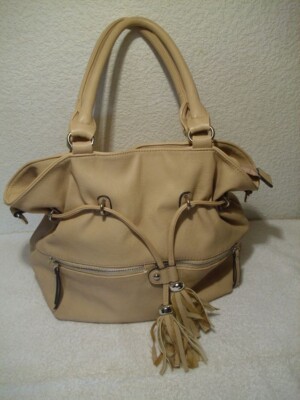 David Jones Damen-Handtasche beige mit silbernen Metallelementen,  Stauraumwunder