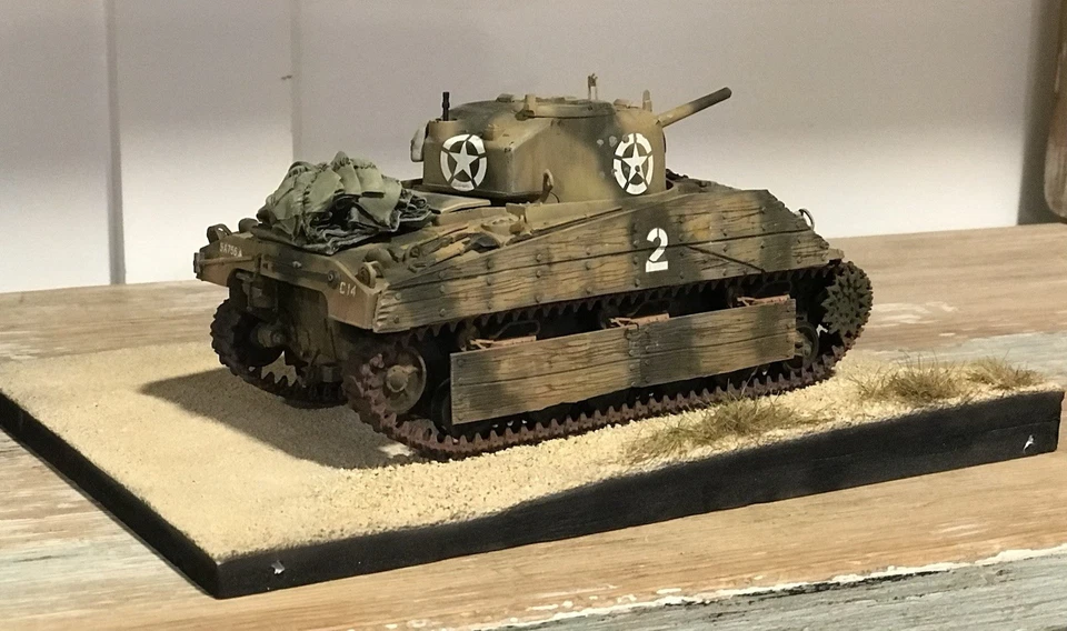 1/35 Построенный WWII U.S.M.C M4 Sherman с резиновой деревянной броней Pacific 1944 модель танка - Изображение 2 из 4