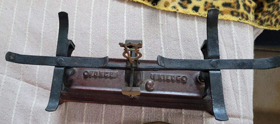 ANCIENNE BALANCE A POIDS 1KG , PAS DE MARQUE - Photo 2/4