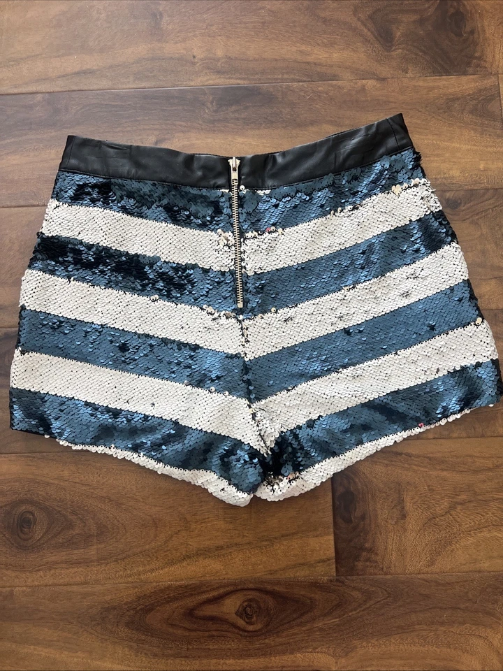 Nuevo con etiquetas Pantalones Cortos de Lentejuelas Blanco Marino y Crema con Cuero Negro Talla S  Foto 2 de 3