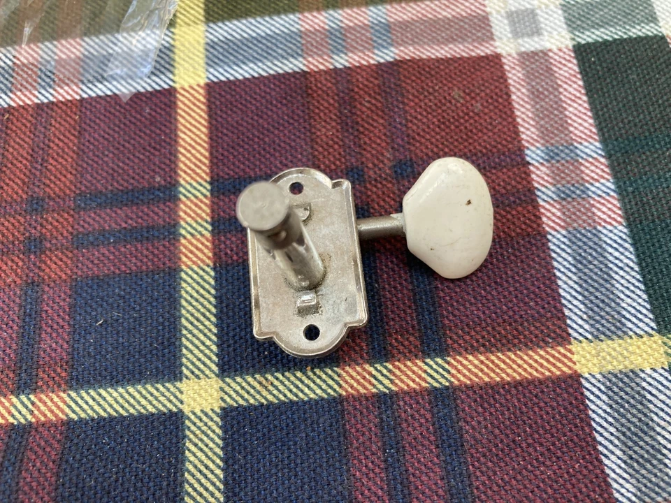 Single Vintage Treble Side Guitar Tuner ~ Hofner / Framus? - Image 3 of 3