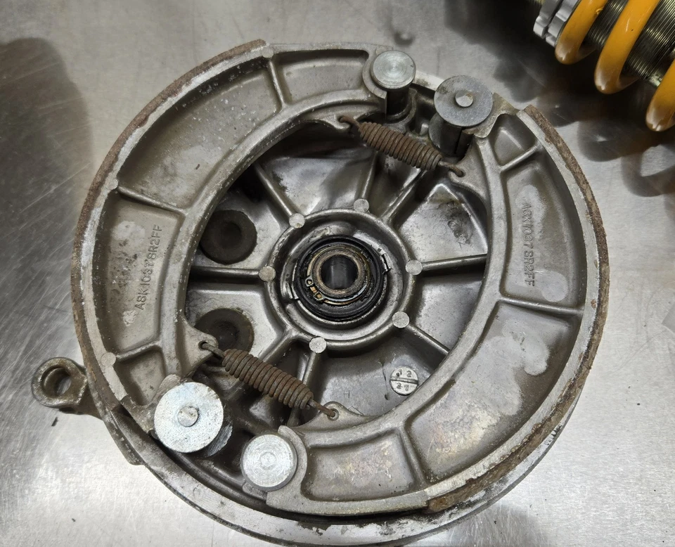 Suzuki GT750 Front Drum Brake - Image 2 of 4
