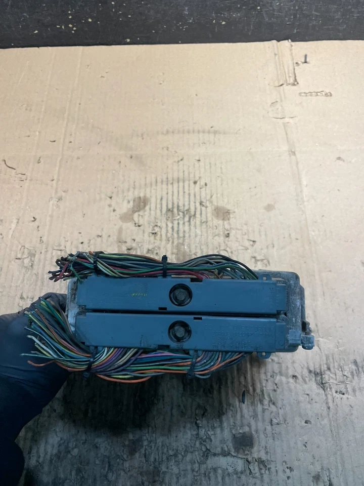Módulo de control del motor Cadillac Escalade EXT 2002 a 2003 ECM ECU V2235 DG Foto 2 de 4