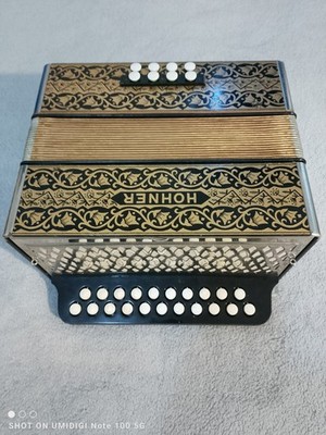 Hohner Pokerwork Vienna 2915 C/F Diatonic Button Accordion Black Gold Excellent