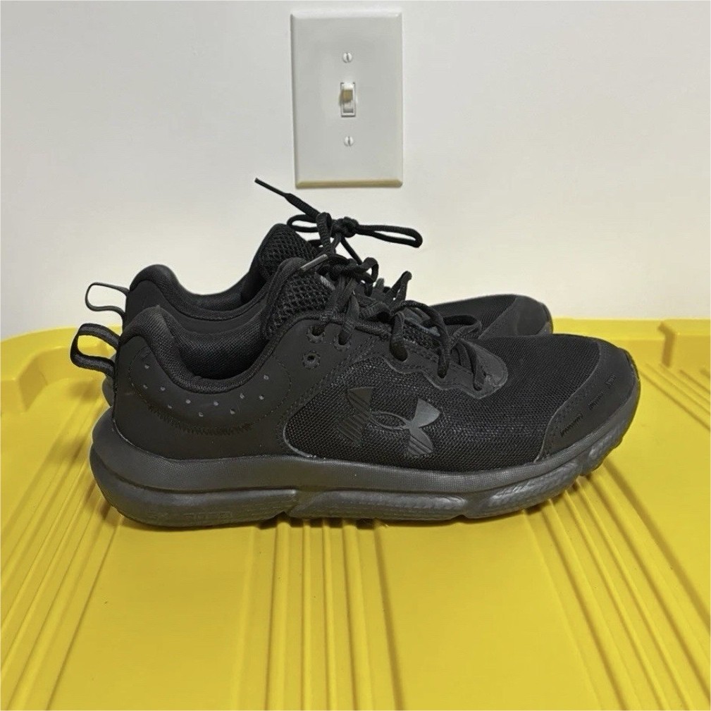 Under Armour Boys Black Breathable Athletic Sneakers Size 6.5Y 3026182-002