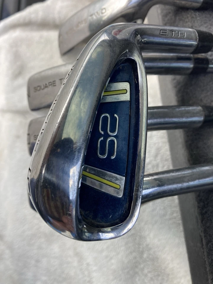 Dos hierros cuadrados, diestro, 5 a través de PW, ejes de acero, buenas ranuras, buenas empuñaduras Foto 4 de 4