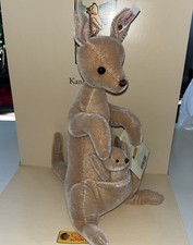 Steiff Kanga Roo Classic Pooh. 2001, Ltd. 5,000, 11 tall, Tag 680014