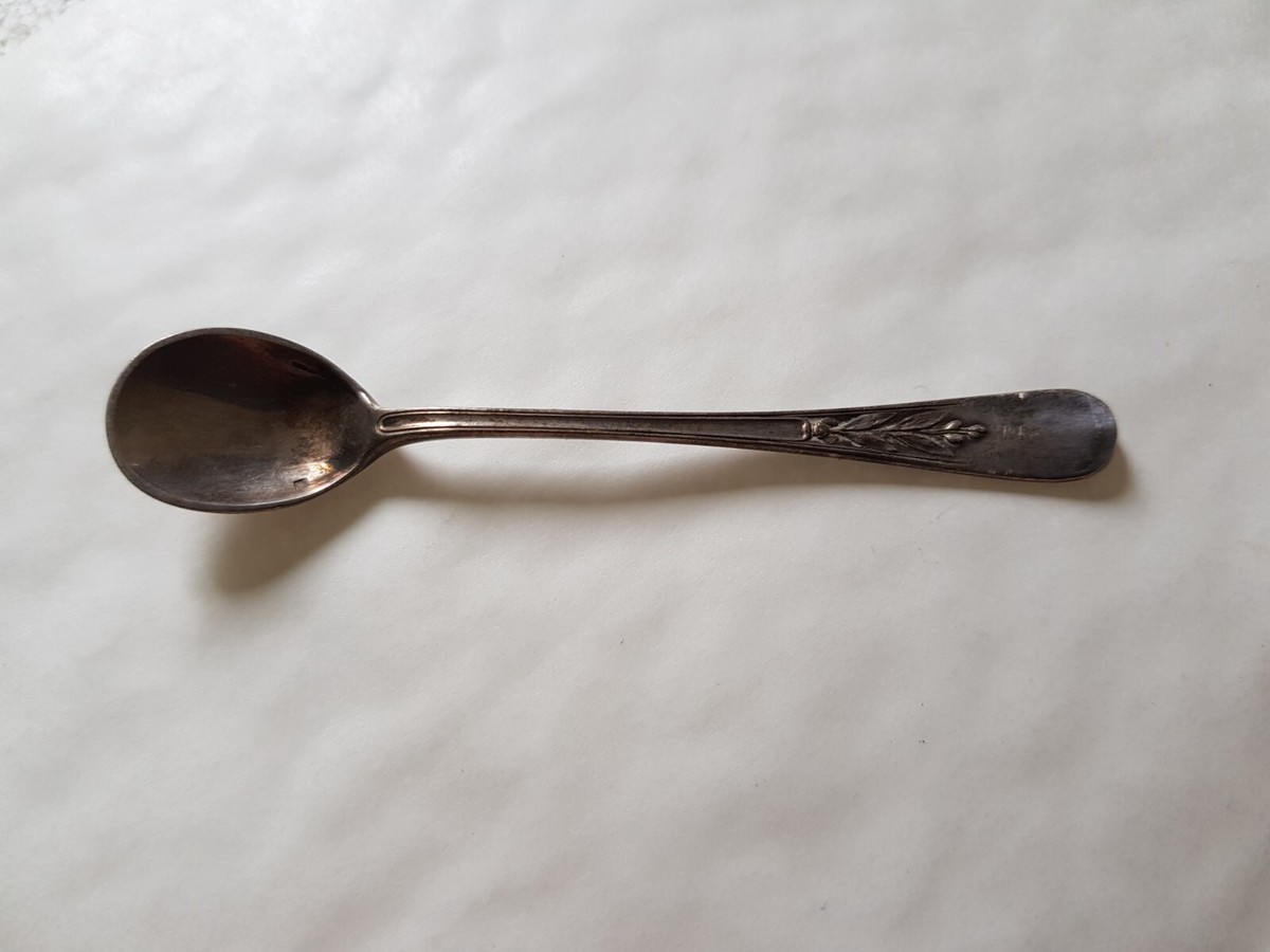 Cuillère à sel en métal argenté christofle decor au filet et coquille