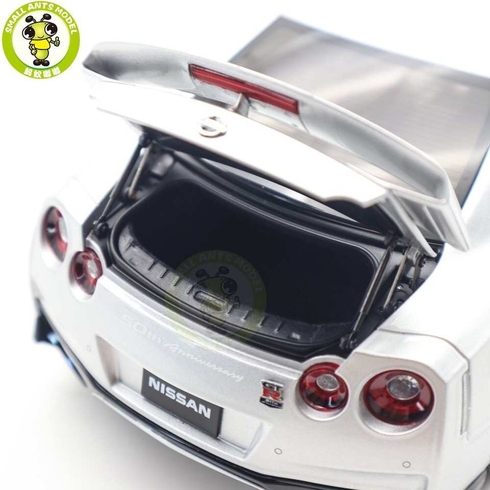 Motorhelix 1/18 Nissan GTR R35 50th Anniversary Edition Model