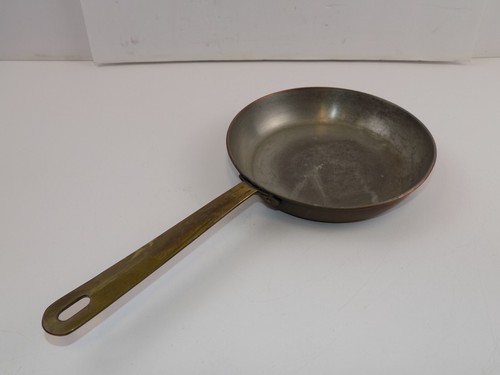 Vintage Small Copper Skillet Saute Pan 7" w/ Brass Handle - Picture 9 of 18