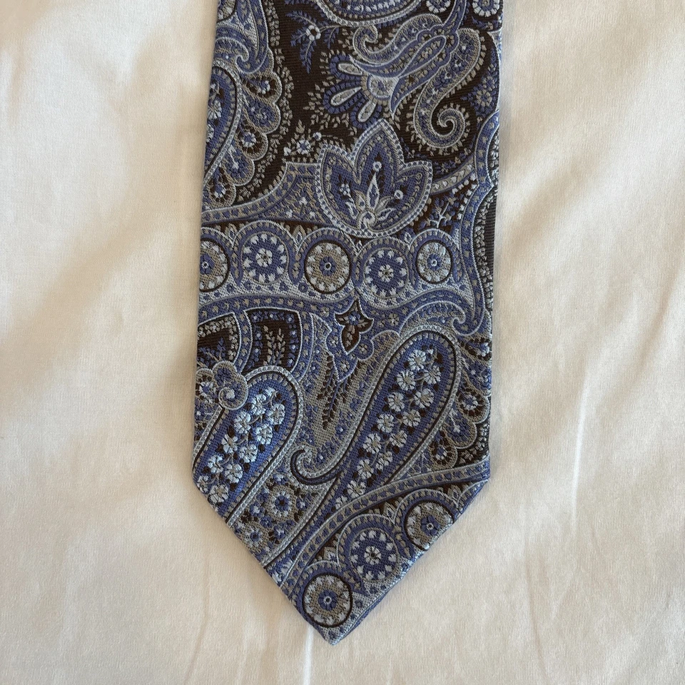 Gravata Robert Talbott sete dobras azul marinho preta paisley 34/40 - Imagem 2 de 4