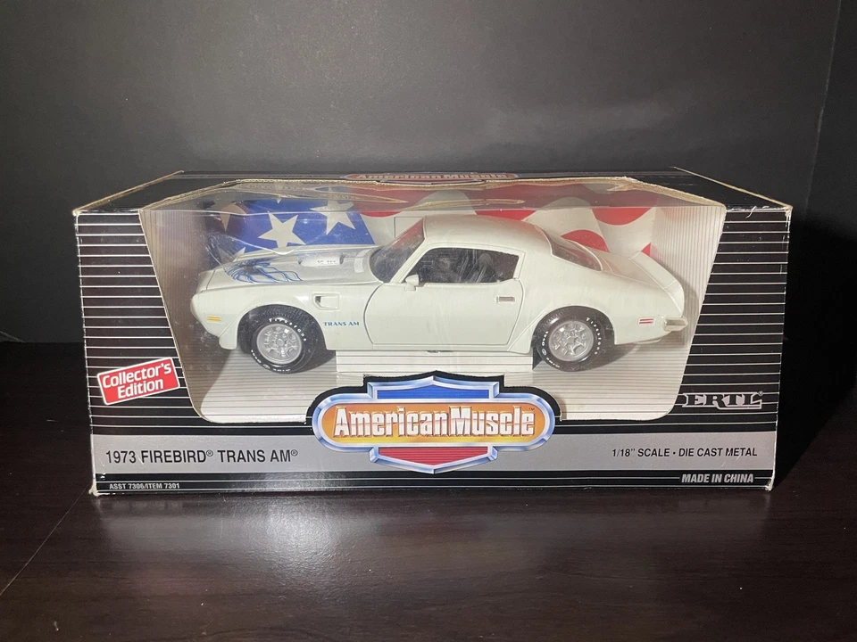ERTL American Muscle 1973 Pontiac Firebird Trans AM 1:18 White - Image 3 of 3