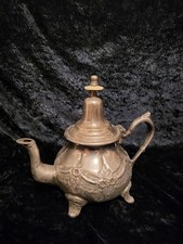 Silber farbige alte orientalische Teekanne, reichhaltige florale Verzierung!