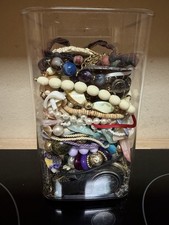 Huge 2 lb 8 oz Costume Jewelry Lot   Vintage  Modern Necklaces, Watches, Beads