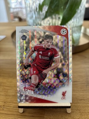 Giovanni Leoni Topps Chrome UCC #73 Geometric Refractor RC Liverpool 2025-26