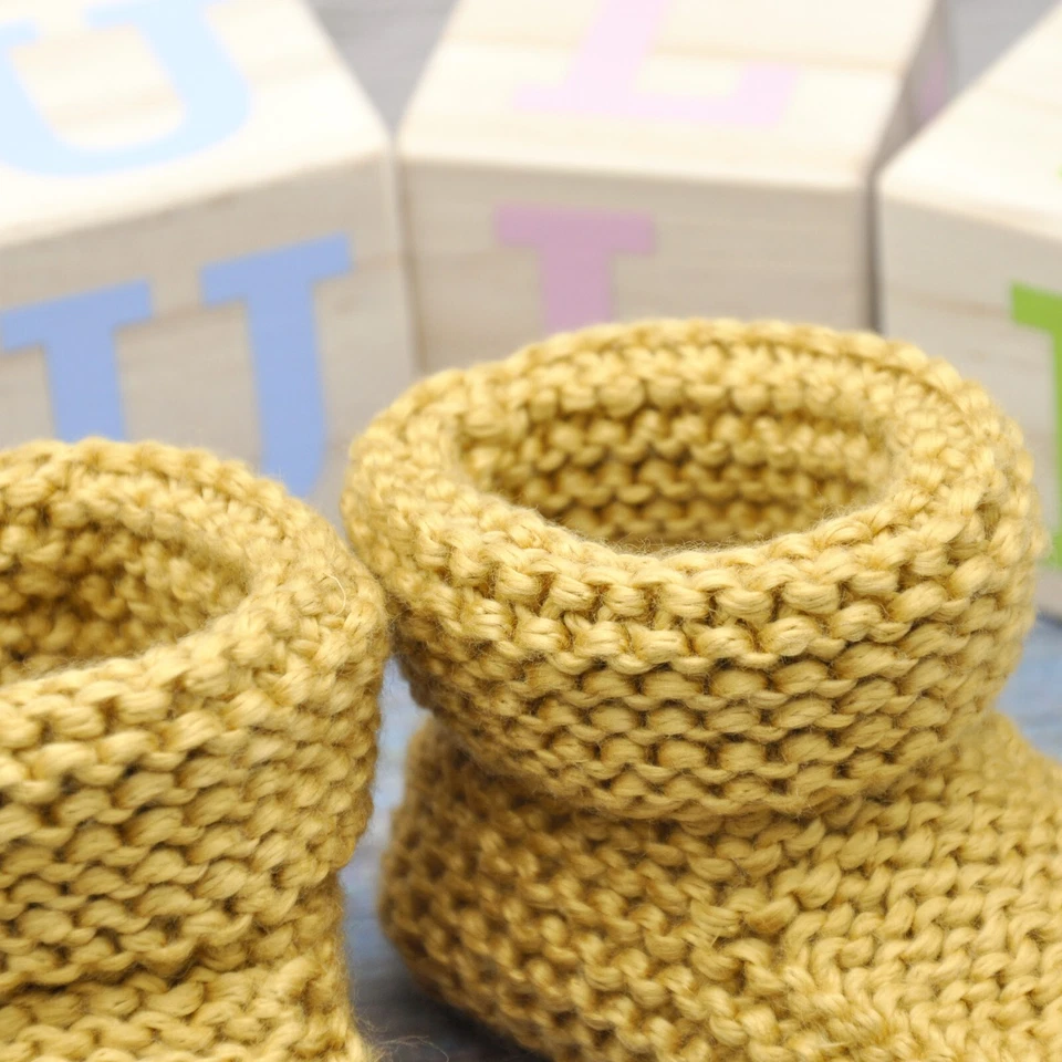 Patucos de punto para Bebé - HECHO A MANO - Imagen 2 de 4