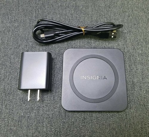 Station de charge sans fil Qi universelle Insignia 10 W NS-MWPC10K-C - Photo 2 sur 4