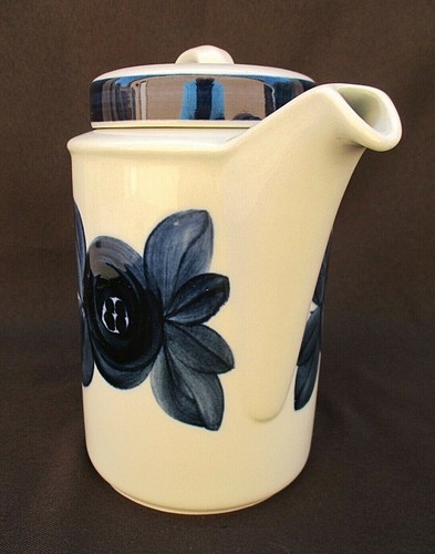 RARE VINTAGE ARABIA FINLAND BLUE ANEMONE COFFEE POT W/ LID SIGNED ULLA PROCOPE - Picture 10 of 11