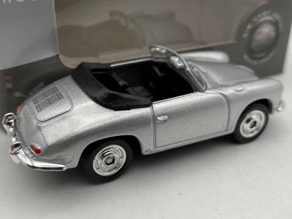 1:60 WELLY PORSCHE 356B cabrio argento auto sportiva diecast metallo - Immagine 2 di 4