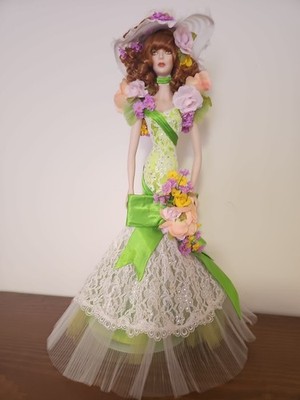 Vintage elegant & absolutely stunning a magnificent doll BOB MACKIE 
