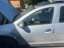 Porte avant et accessoires Dacia SANDERO