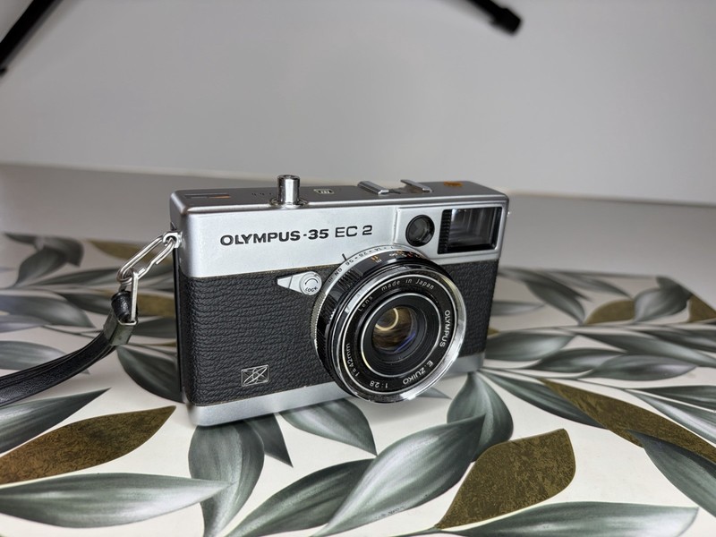 Olympus 35 EC2 Vintage 35mm Film Camera Silver/Black FOR PARTS 