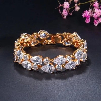 Elegant Mona Lisa Gold Plated Bracelet
