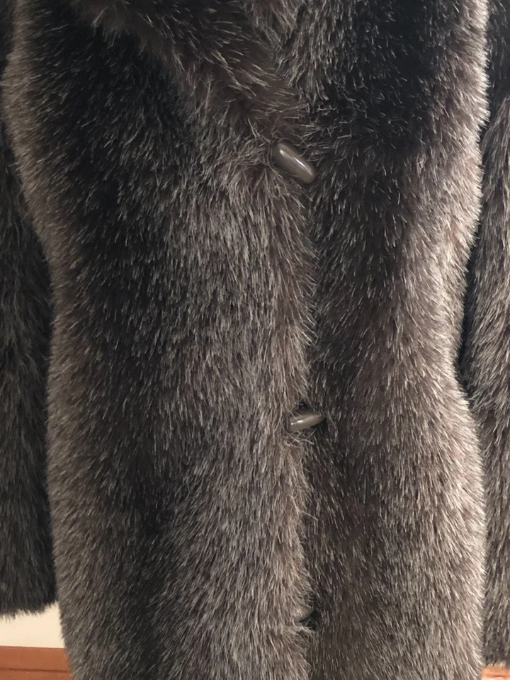 D'Esprit Faux Fur Ladies Vintage Frosted Dark Brown Coat Made in USA - Image 2 of 4