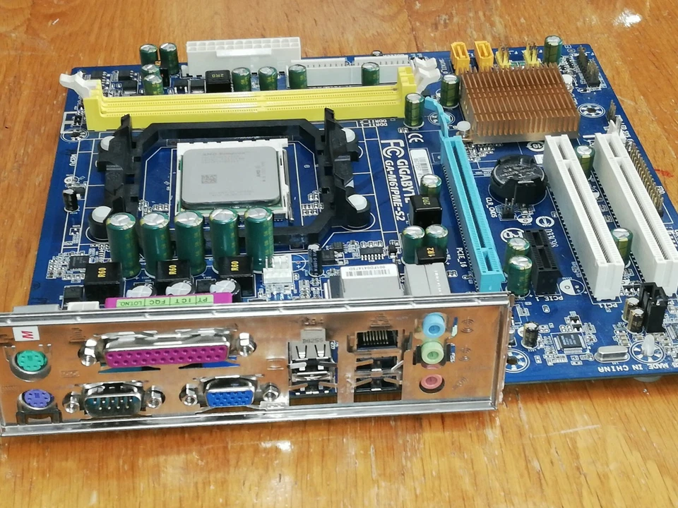  GIGABYTE GA-M61PME-S2 Motherboard plus Processor AMD Sempron SDH 1250IA A4DP. - Image 4 of 4