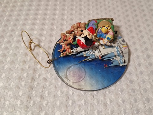 Disney Mickey Mouse Weihnachtsschlitten Rentier Schloss Kunststoff Weihnachtsschmuck - Bild 5 von 6