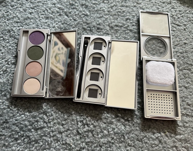 NEW Honeybee Gardens Natural Cosmetics Compact Box  3 Cases
