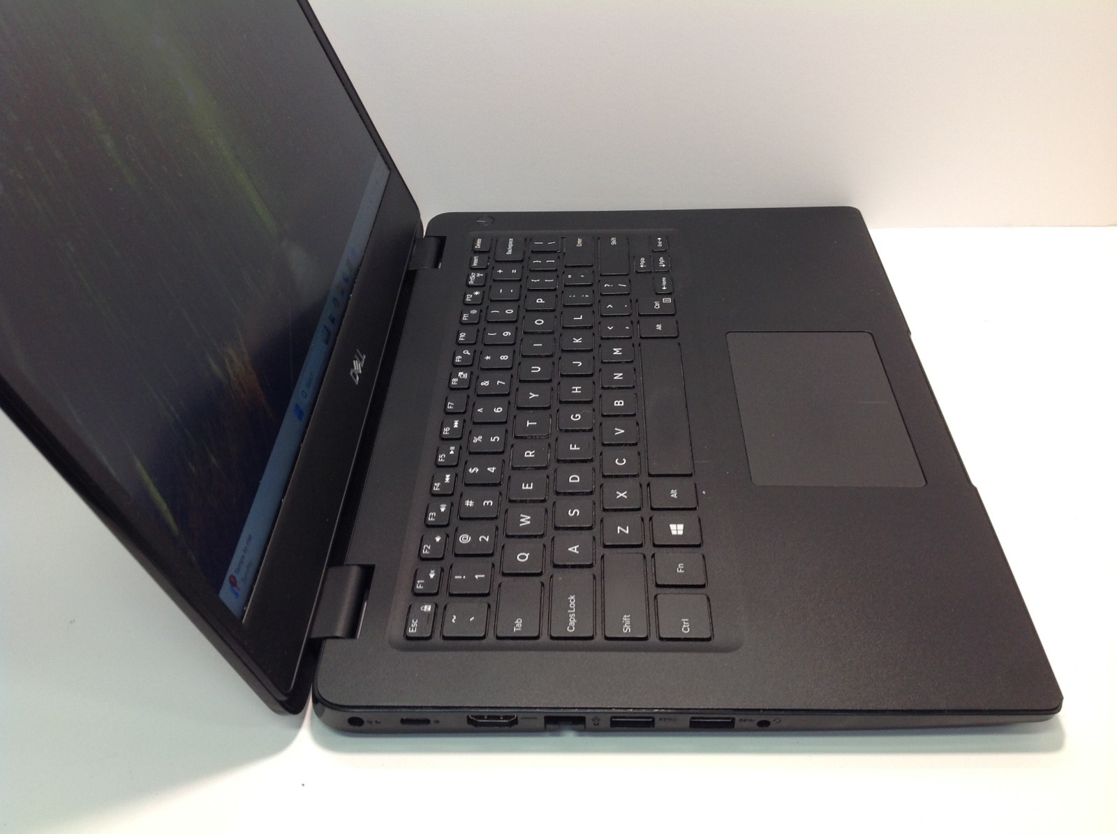 Dell Latitude 3400, 14-Inch Laptop, with Intel Core i5 8th Gen., Windows 11 Pro