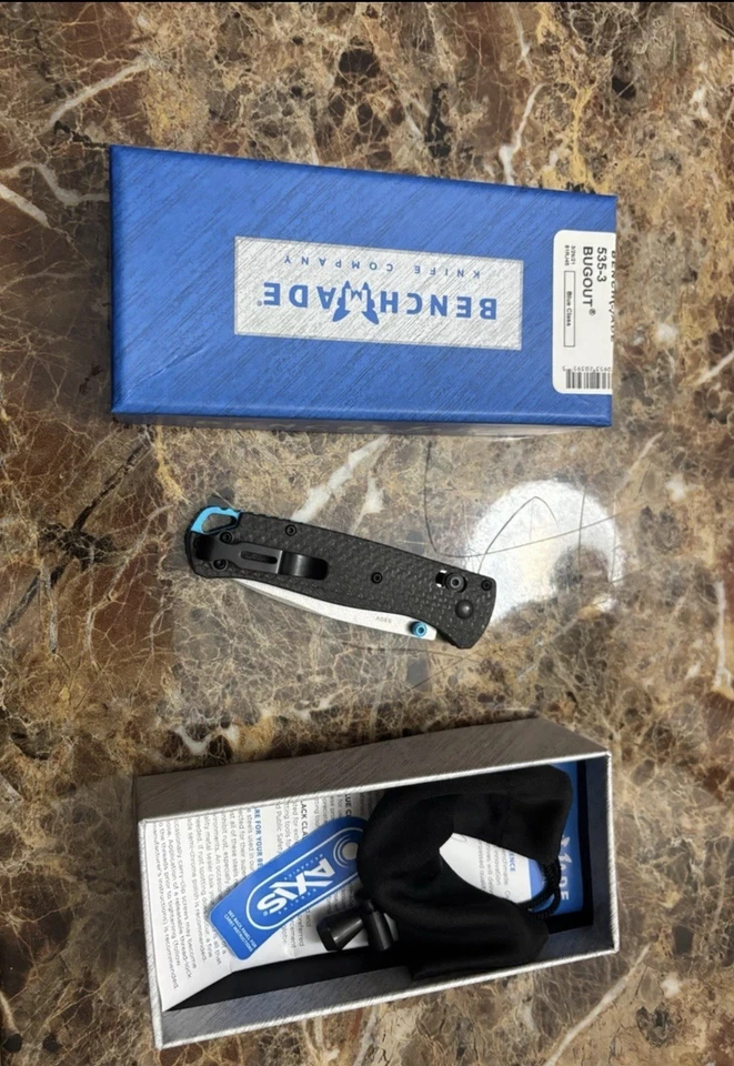 Ручка Benchmade Bugout из углеродного волокна все еще есть коробка сталь S90V.  - Изображение 3 из 4