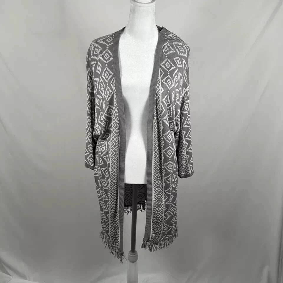 Cárdigan Suéter Plumero Grande Informal Skies are Blue Stitch Fix Gris Blanco Foto 2 de 4