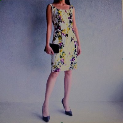 Kleid im Blüten-Dessin, das besondere Flair der italienischen Mode in Größe 38 