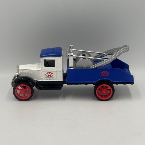 ERTL COLLECTIBLES 1931 HAWKEYE TOW TRUCK DIECAST METAL VEHICLE ~ 1/34 SCALE - Picture 9 of 13