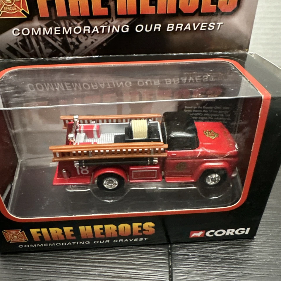 Corgi Fire Heroes 1966 GMC Fire Pumper #2 Chicago Fire Department Chevy Truck - Image 2 of 3