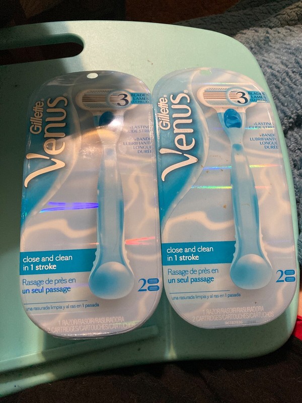 Gillette Venus Smooth Razor - 1 Handle + 2 Cartridge Lot Of 2 New in Packages