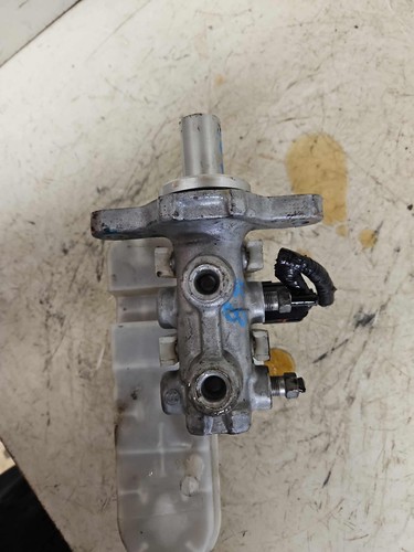 11-14 CHRYSLER 200 08-14 DODGE AVENGER Brake Master Cylinder W/Reservoir Cap OEM - Picture 6 of 7