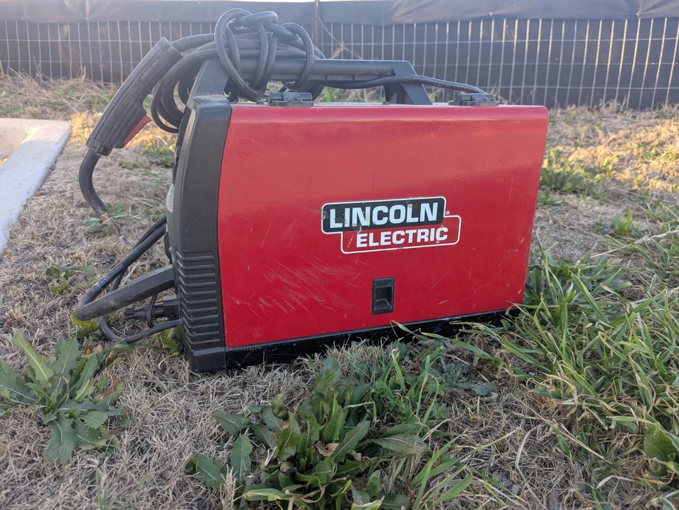 Soldador Lincoln Electric 140 Pro-mig sin probar usado, se vende como está en buen estado  Foto 2 de 4