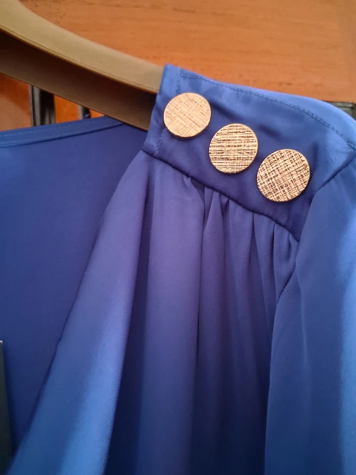 Stunning Cobalt blue top by "Sosander" deep cuffs gold trim size 18 New tags - Image 2 of 4