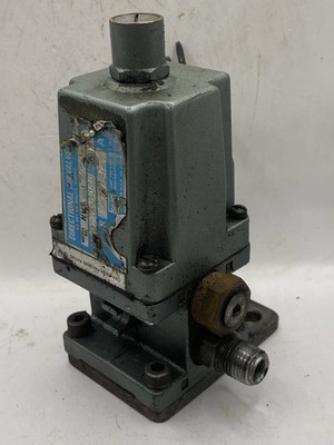 SMC NVS3125-0209D Pneumatic Solenoid Valve 1/4'' NPT 110/120V Coil