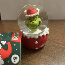 The Grinch Santa Hat Mini Snow Globe Holiday Whoville Christmas Party Decor NEW