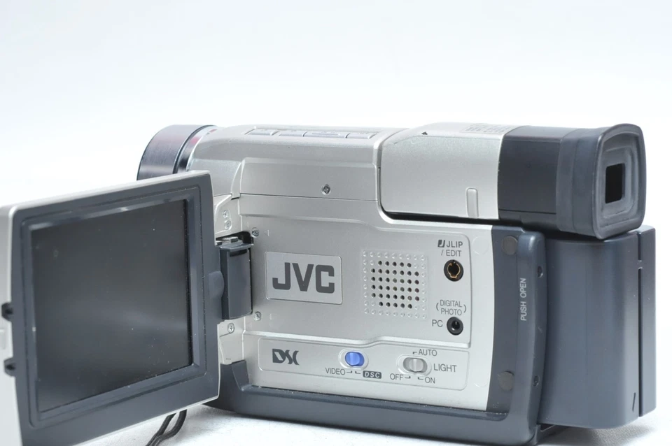 JVC GR-DVL805U MiniDV Camcorder 3.5" LCD - Image 2 of 3